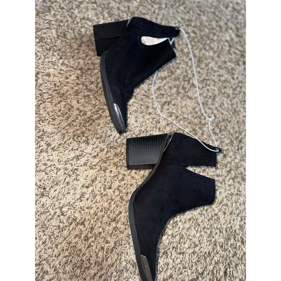 Mosimo Shoes - Women's Mosimo Low Cut Black Booties
